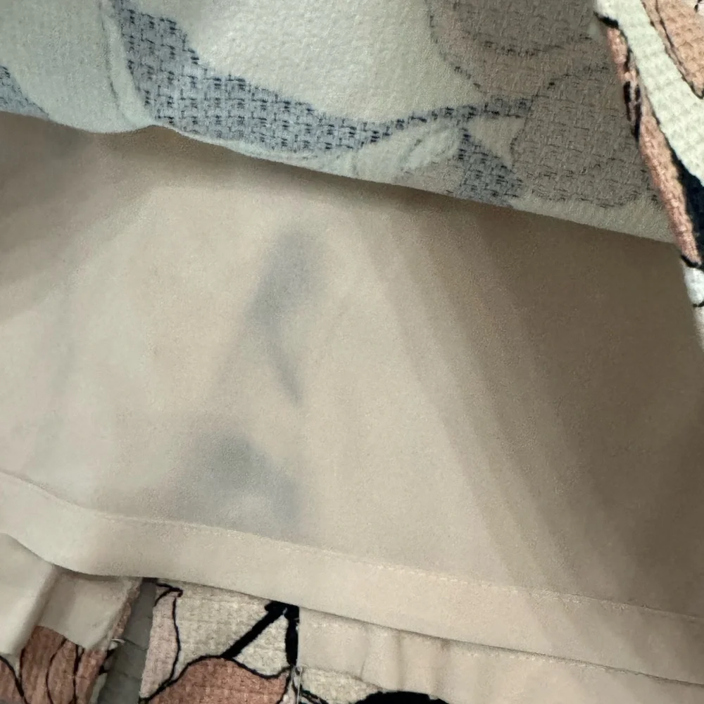 Ann Taylor knee length floral skirt- size 8P - Picture 3 of 7